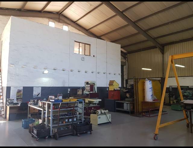 3,675M² WAREHOUSE FOR SALE IN STEELEDALE